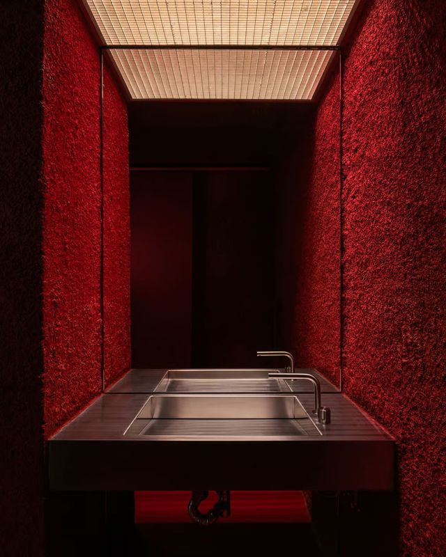 Mise en scène Quadro Design, murs rouges