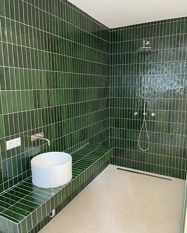 Douche en faïence verte, villa à Huncherange